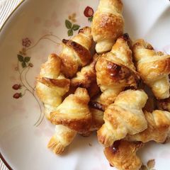 A picture of Simple mini croissants.
