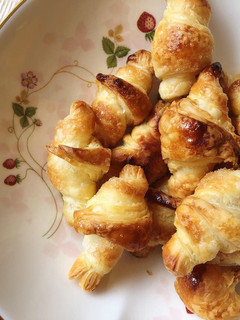 A picture of Simple mini croissants.