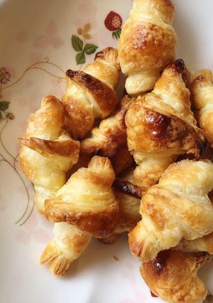 A picture of Simple mini croissants.