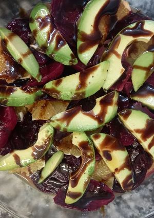 Una foto de Ensalada de Remolacha, Naranja y Palta