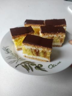 Piskótás mézes szelet recept fotója