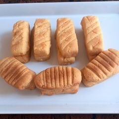 A picture of Diet biscuits, with custard flavour 🫓🫓.