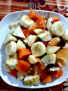 फ्रूट चाट (fruit chat recipe in Hindi) रेसिपी मुख्य फोटो