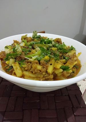 A picture of Aloo Qeema.