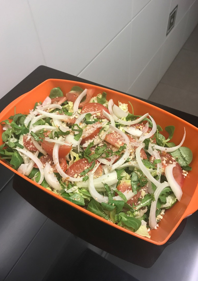 Una foto de Ensalada fresca de lechugas