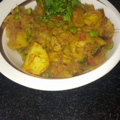 A picture of Aaloo mattar.