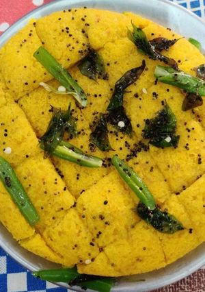 ढोकला (dhokla recipe in Hindi) रेसिपी मुख्य फोटो
