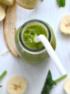 Hình của món Sinh tố cải bó xôi, chuối, xoài.