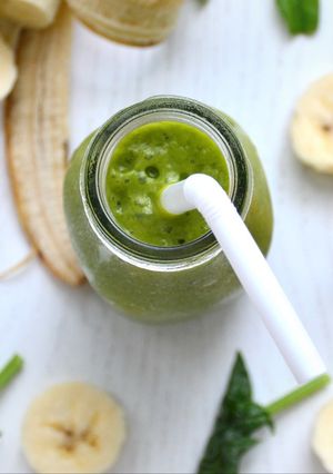 Hình của món Sinh tố cải bó xôi, chuối, xoài.