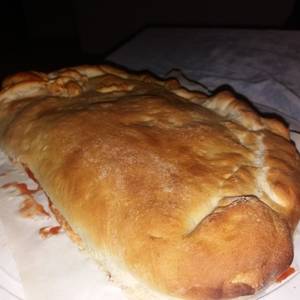 Pizza o pan relleno al horno de barro