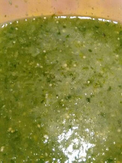 Una foto de Salsa verde cruda. ॐ