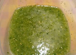 Una foto de Salsa verde cruda. ॐ