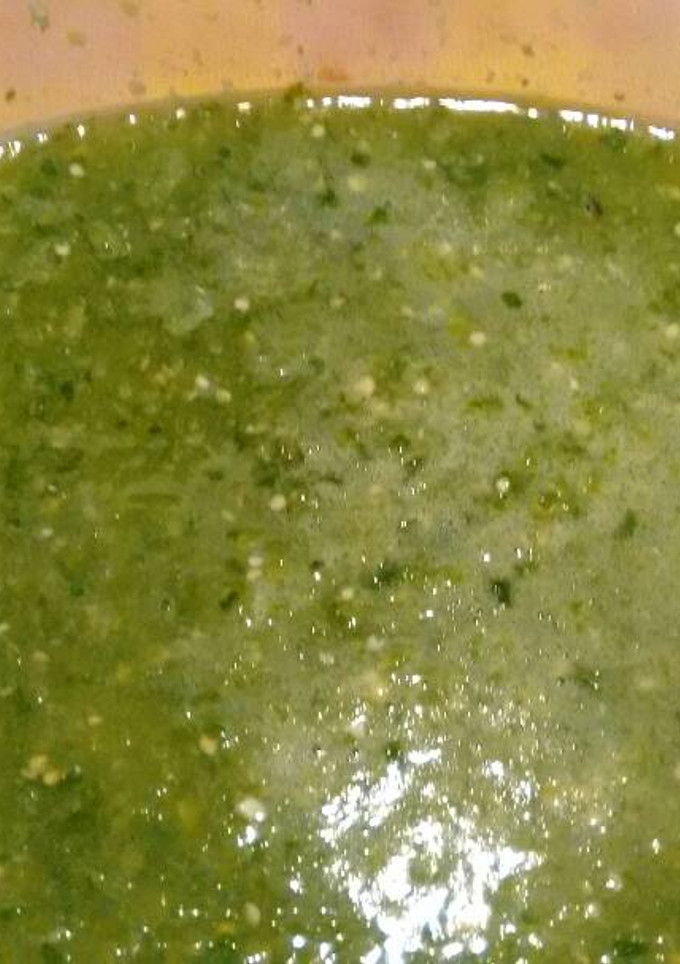 Una foto de Salsa verde cruda. ॐ