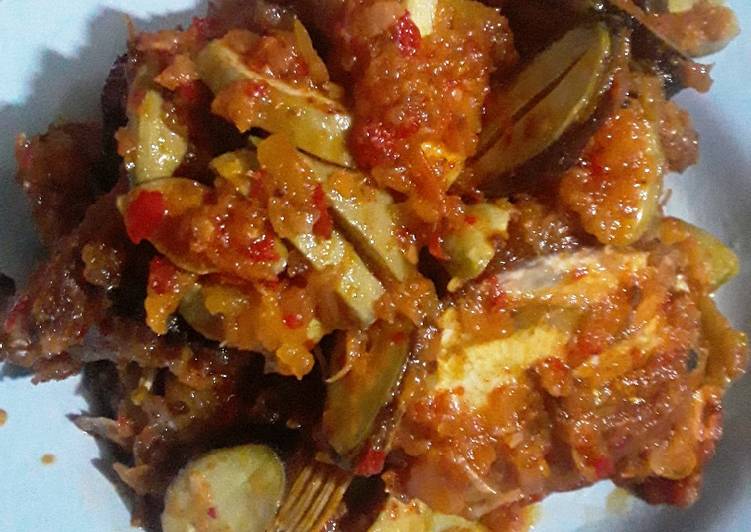 Resep Ikan Mas Sambal Jengkol, Enak