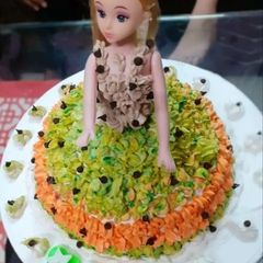 A picture of Barbie Doll Cake.