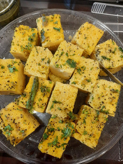 बेसन का खम्मन ढोकला (besan ka khaman dhokla recipe in Hindi) रेसिपी मुख्य फोटो