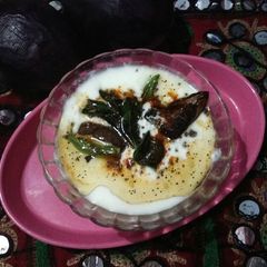 A picture of Eggplant raita.