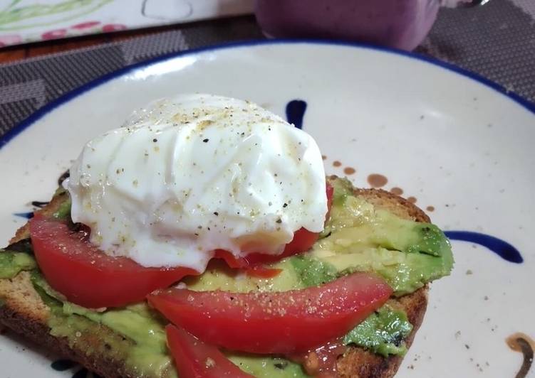 Tostada de aguacate y huevo