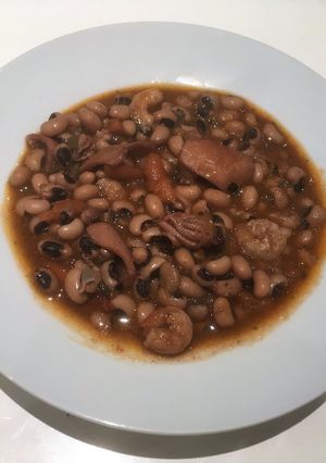 Una foto de Alubias a la marinera (con calamaritos y gambas)