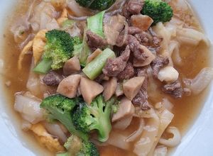Foto resep Kwetiau Siram Brokoli Cah Sapi dan Baso