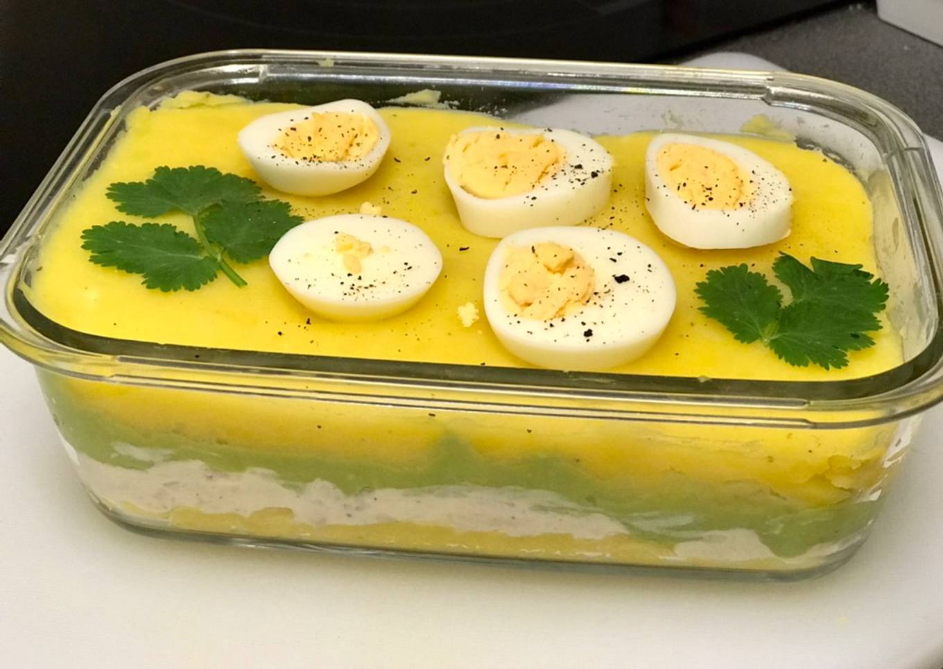 Causa limeña de pollo