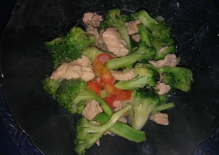 Brokoli cah ayam