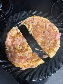 Una foto de Tortilla de tiras de bacon y jamón cocido