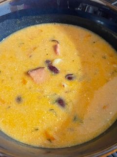 Tejfölös gyors bableves füstölt hússal recept fotója