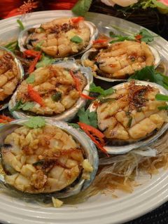 蒜蓉醬汁粉絲蒸鮑魚 的食譜成品照片