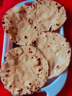 तंदूरी रोटी (Tandoori roti recipe in Hindi) रेसिपी मुख्य फोटो