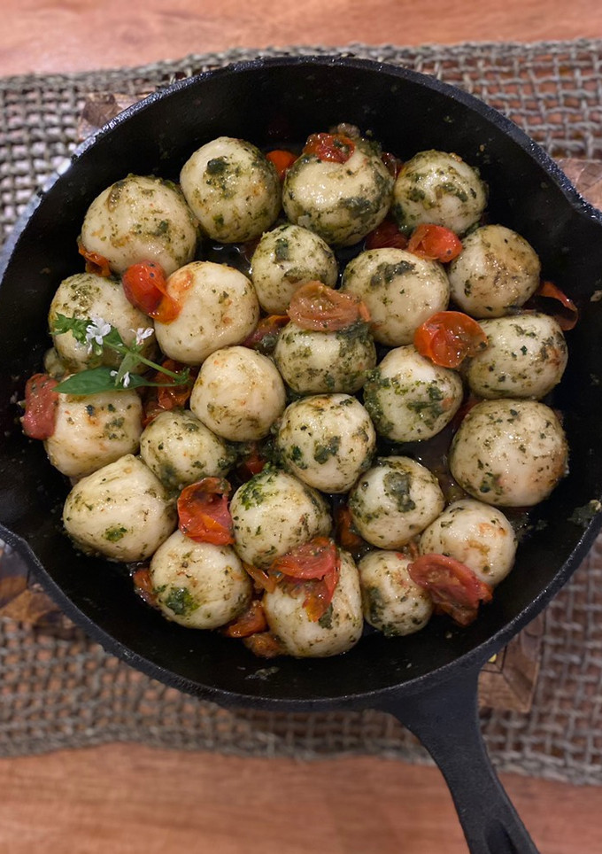 Una foto de Ñoquis rellenos con queso mozarella