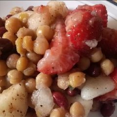 A picture of Fruit beans salad.