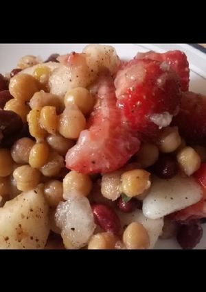 A picture of Fruit beans salad.