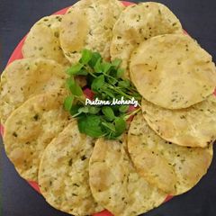 A picture of Methi Puri.