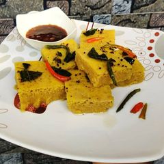 A picture of Khaman.