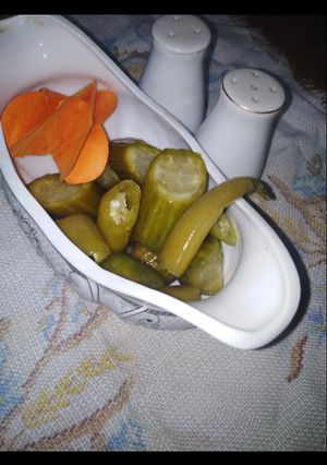 صورة لوصفة مخلل الخيار والفلفل 🍚🍚🍚 يفتح النفس بجد 😍