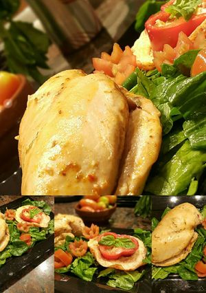 Una foto de Pechuga de pollo con colchón verde