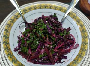 Una foto de Ensalada morada