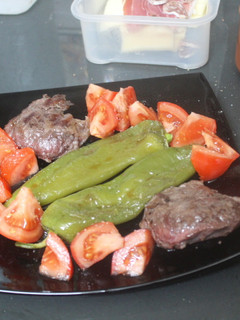 Una foto de Carrilleras de cerdo con pimientos al grill doble