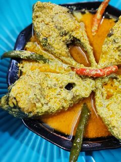 ইলিশ ভাপা(Ilish bhapa recipe in bengali) রেসিপির প্রধান ছবি
