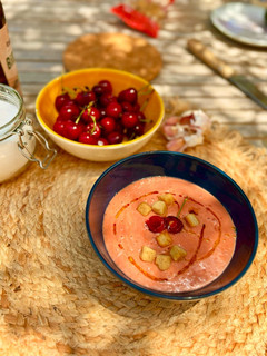 Una foto de Gazpacho de cerezas 🍒 🍅