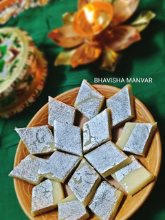 કાજુ કતરી (Kaju Katli Recipe In Gujarati) રેસીપી મુખ્ય ફોટો