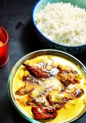 A picture of Punjabi Pakora Curry with Boiled rice.