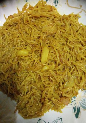 A picture of Namkin seviyan.