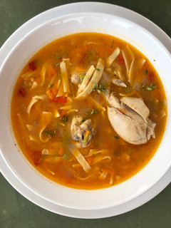 Una foto de Sopa de pollo con pasta casera