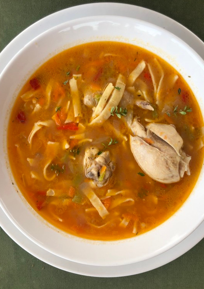 Una foto de Sopa de pollo con pasta casera