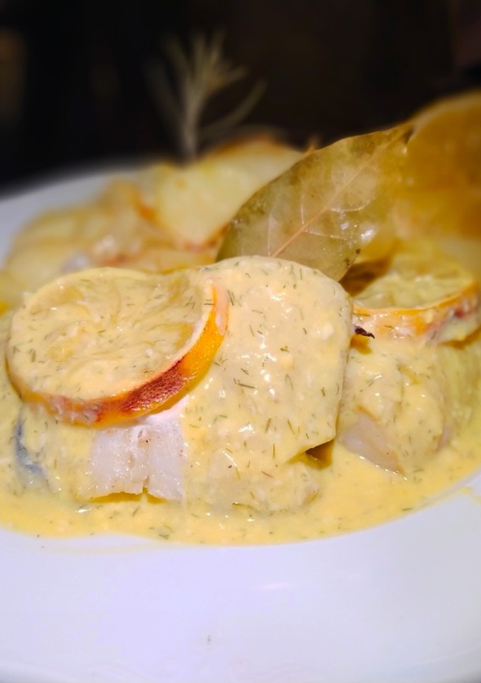 Una foto de Bacalao con Salsa Holandesa al Eneldo en Olla GM con Cabezal de Horno
