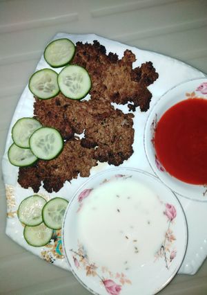A picture of Kachay keema k kabab.