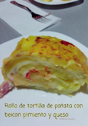 Foto principal de Rulo de tortilla de patata con beicon, pimiento y queso