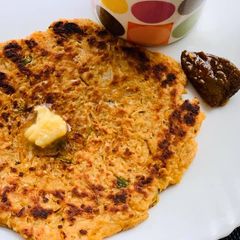 A picture of Makki-Mooli paratha.